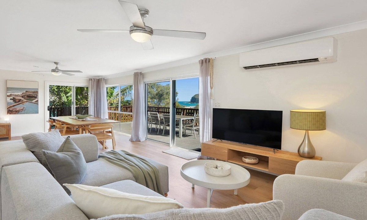 Copacabana House | JEAN'S BEACH HOUSE | Accom Holidays