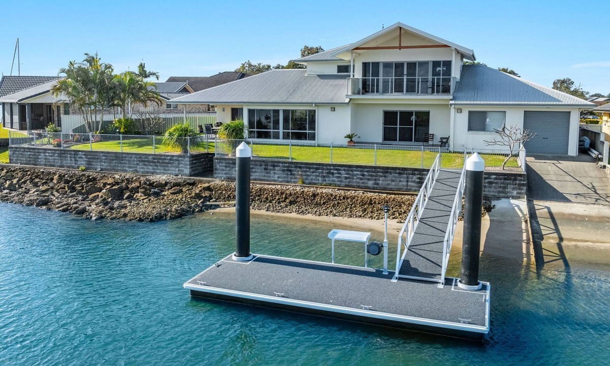 Yamba House | Jeffery River Retreat - Private Pontoon Paradise - Holiday Yamba