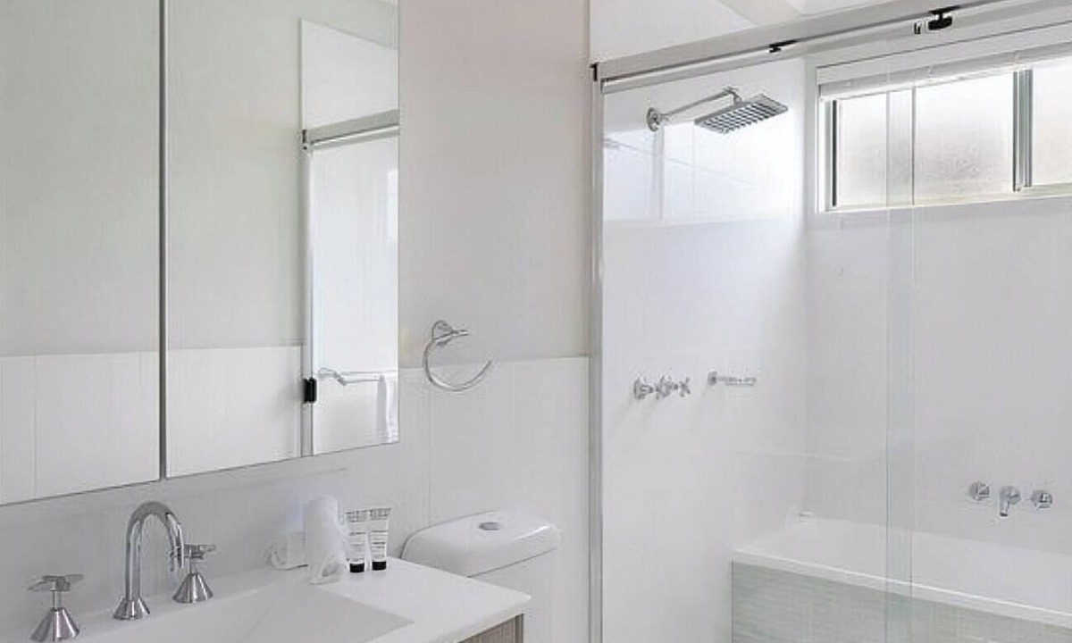 Caves Beach House | Jesbellerai Villa- Caves Beach Resort