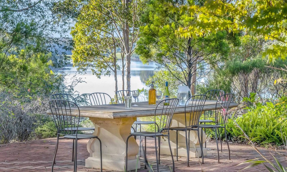 Cuttagee House | Jewel On The Lake - Head of Cuttagee Rd 287