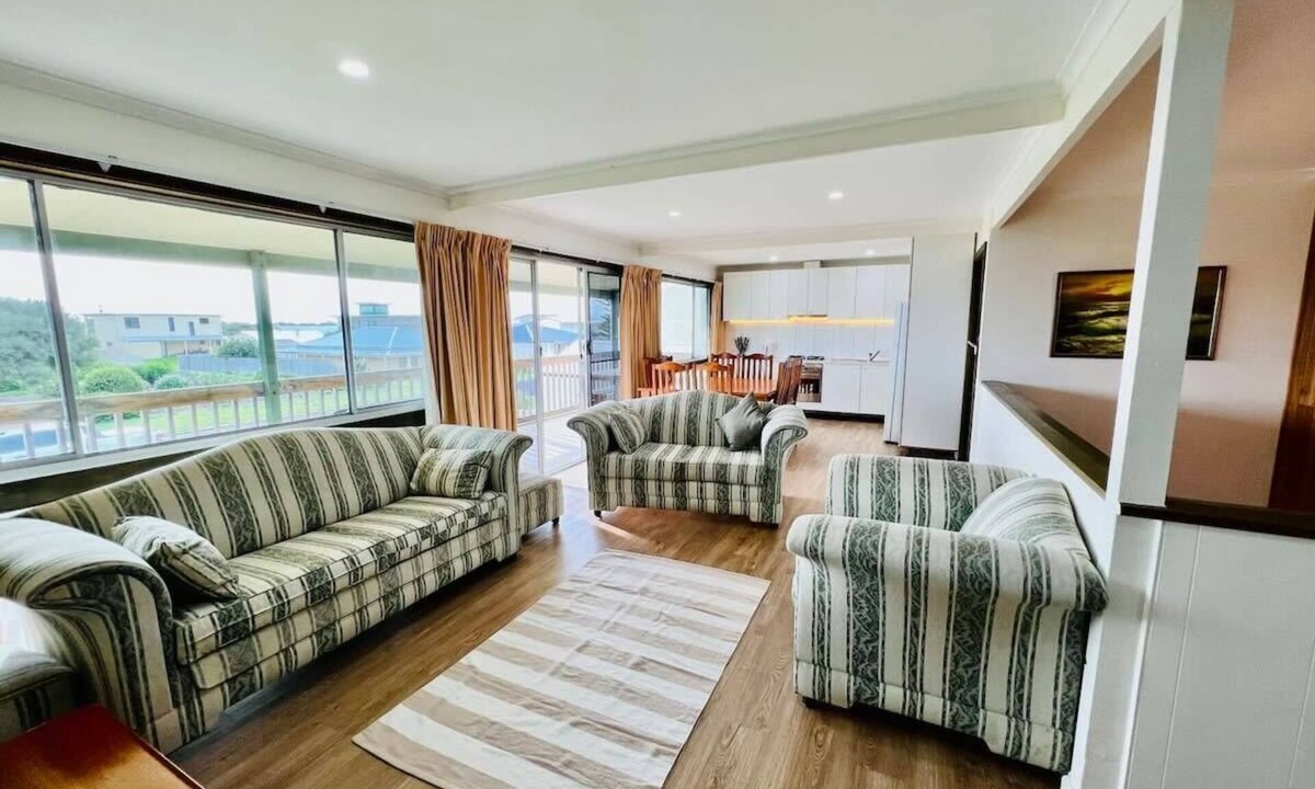 Waterhouse House | Just A Glimpse Shack -Pet friendly outside
