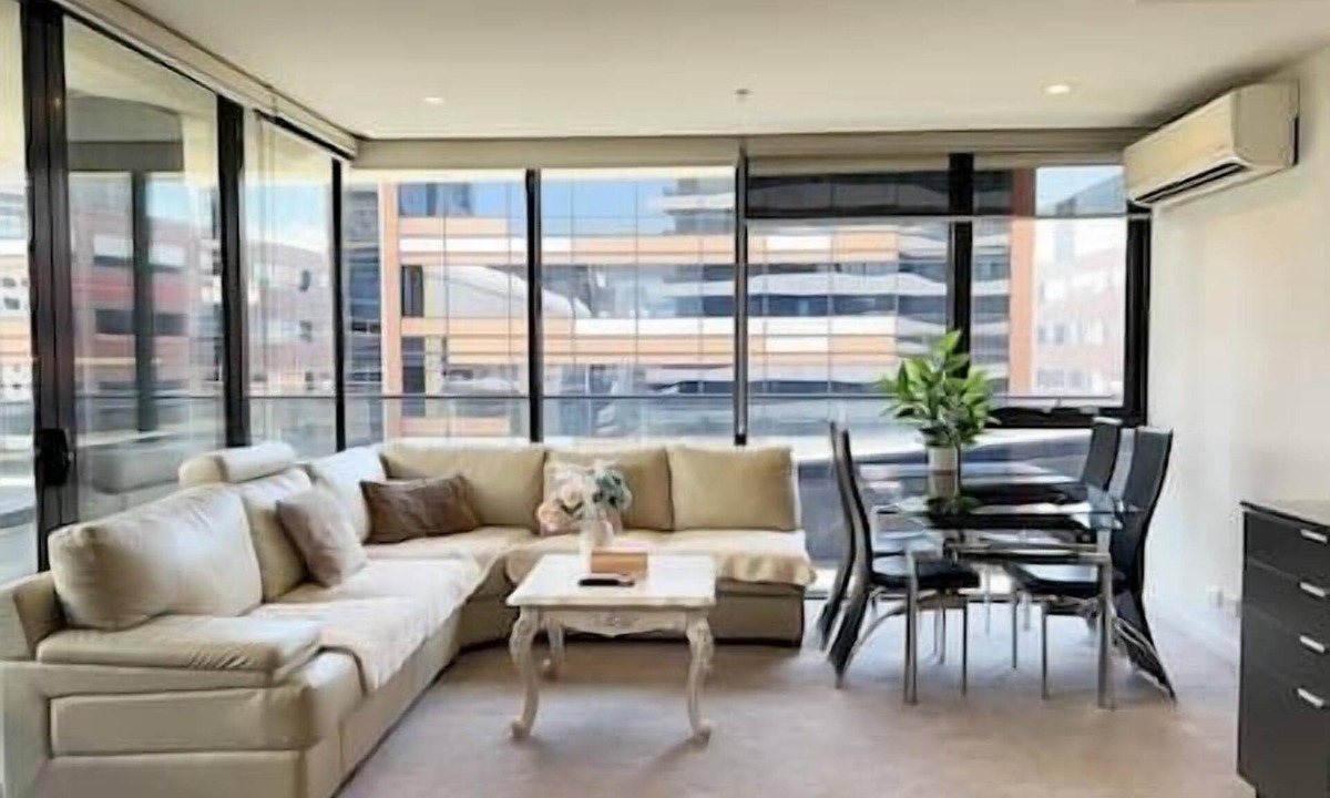 Docklands Apartment | Just moments from Yarra River waterfront and Marvel Stadium!