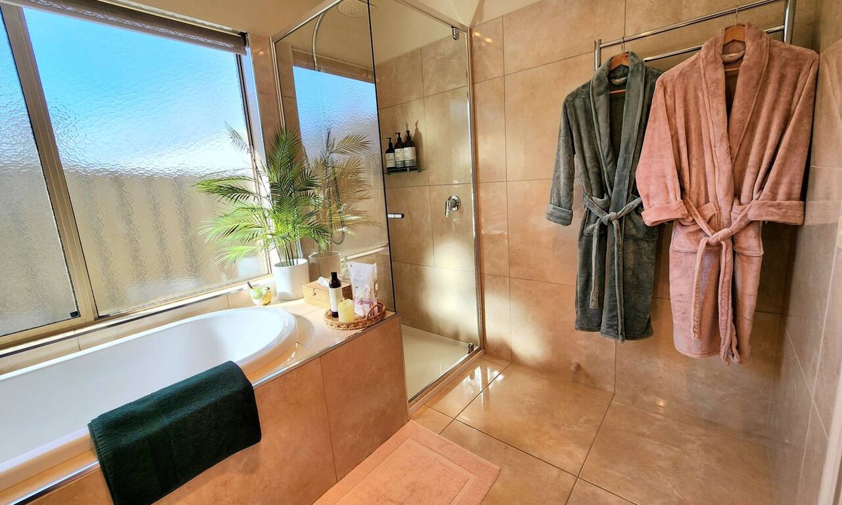 Kangaroo Flat Apartment | Just Opened! The Nest at Forest Lake - Stylish Guest Suite