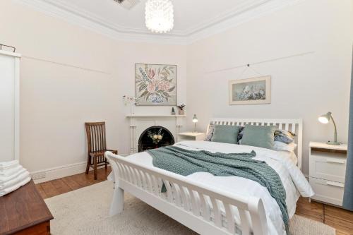 East Fremantle House | King Charming Cottage - Walk to the River