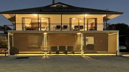 Lake Wangary House | King George Retreat - Amazing Views, Spacious Living, Coastal Charm
