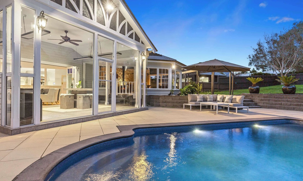 Frankston South House | Kirinaran Manor Pool & Bar Room