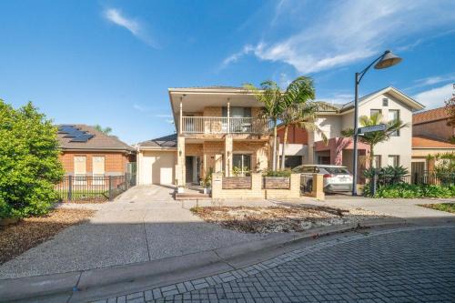 Mawson Lakes House | Koala Stay - Ground Floor 2BR Shared House in Mawson Lakes