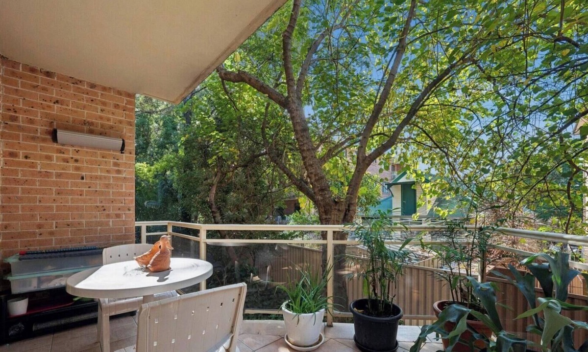 Bexley Apartment | KozyGuru | Bexley | Urban Escape with Leafy Charm