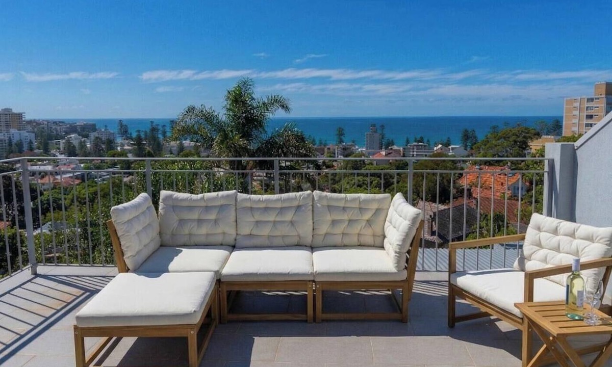 Manly Apartment | KozyGuru | Manly | Top-Floor Panoramic Seaview Gem