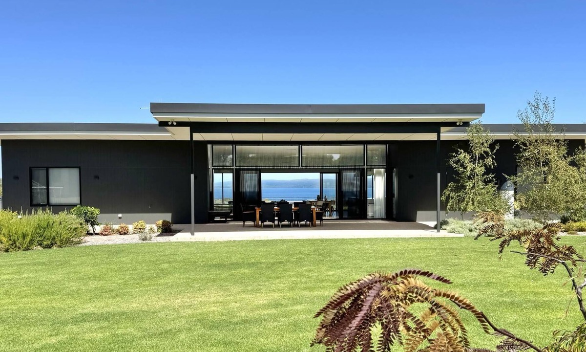 Hay House | Kwoorabup Views: Luxury home with inlet views