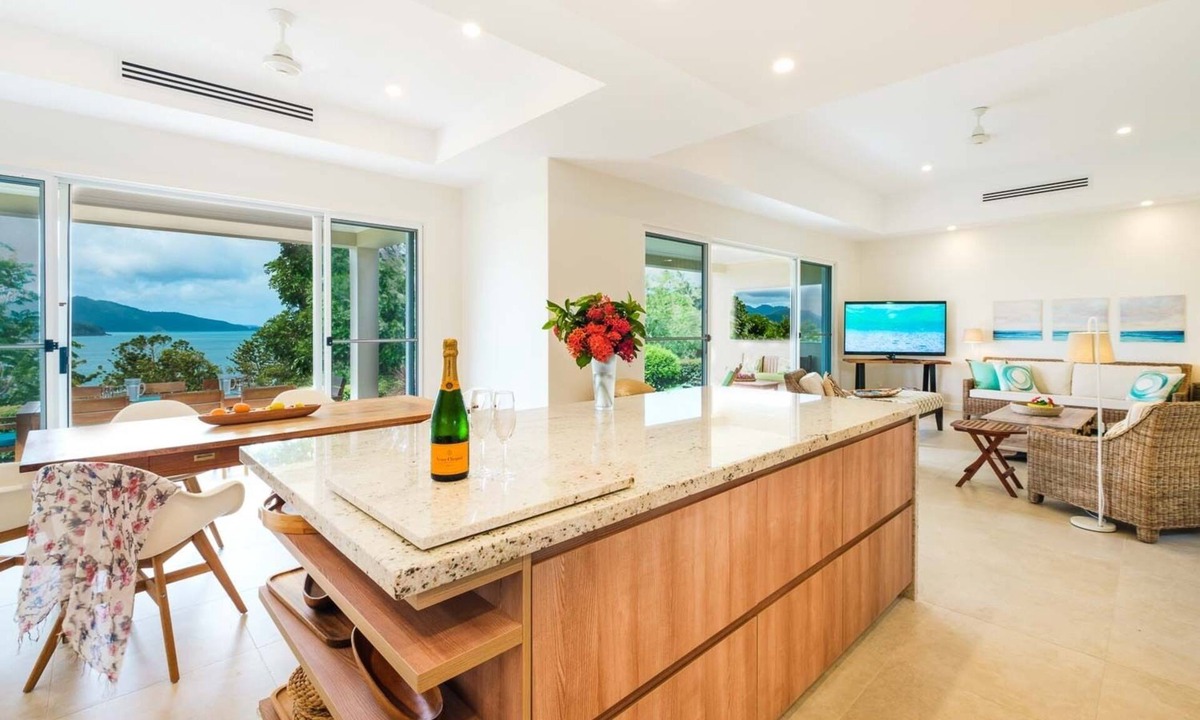 Hamilton Island Villa | La Bella Waters 3 Hamilton Island - Oceanviews, golf buggy and transfers