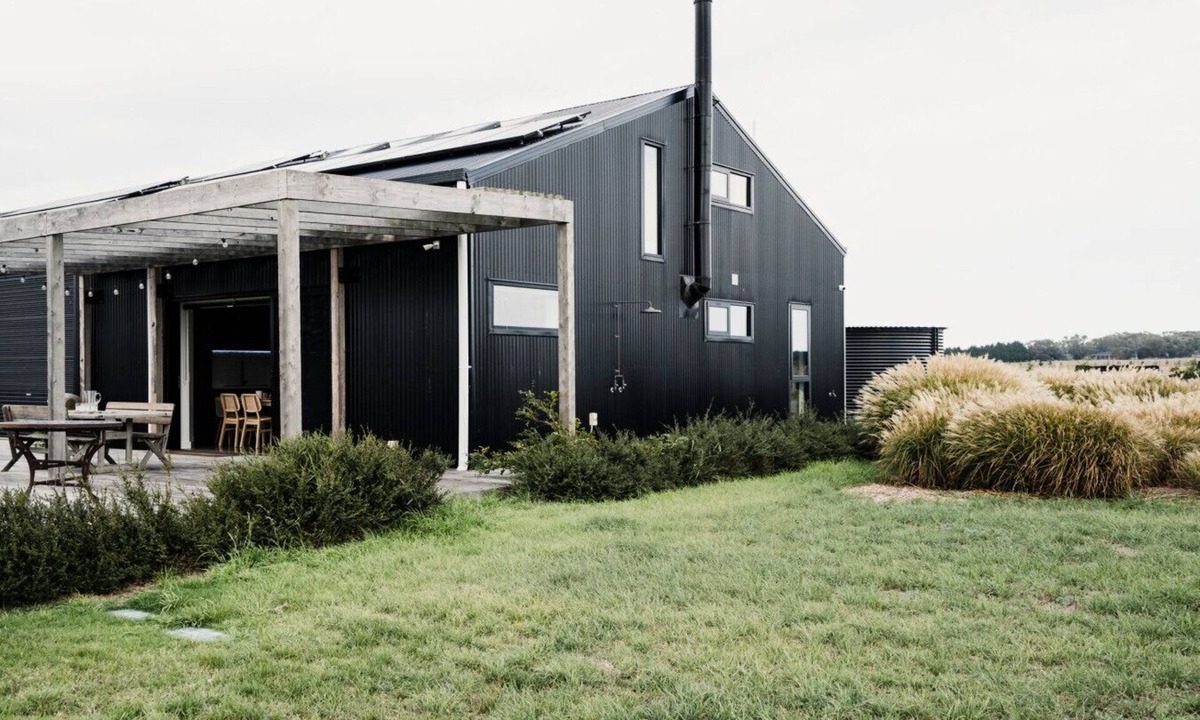 Connewarre House | Lake Connewarre Farm Stay | Acreage| Sleeps 10