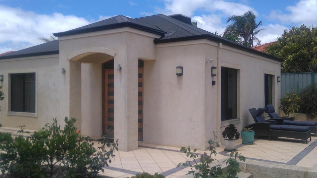 Ballajura House | Lake Estate Stay