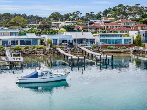 Merimbula House | Lake Front - Outdoor Hot tub