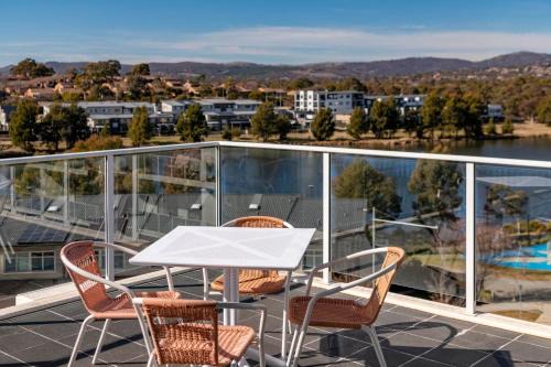 Greenway Apartment | Lake & Mountain Escape Greenway