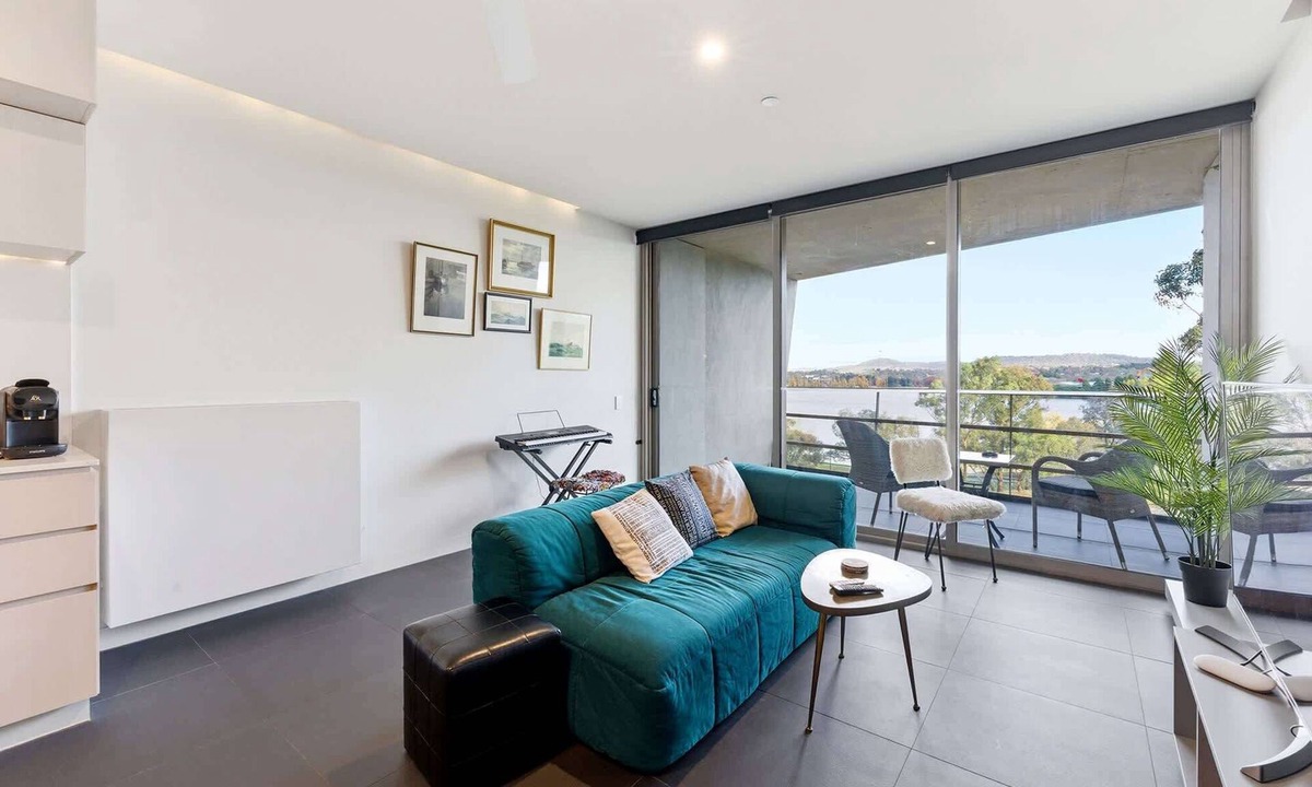 City West Apartment | Lake View 1-Bed Apartment Canberra Centre