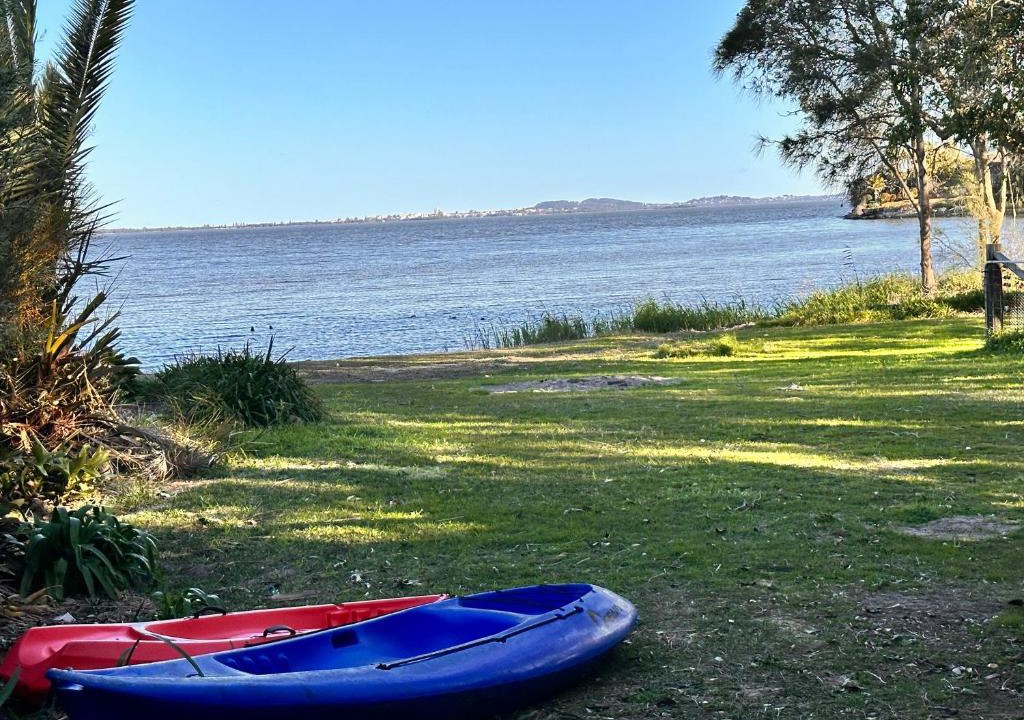 Gorokan House | LAKEFRONT - Stunning Clear Water View and Direct Access to water