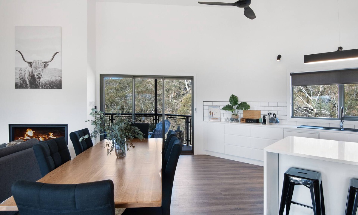 East Jindabyne Apartment | Lakefront@tyrolean is a high end apartment that has your holiday plans sorted.