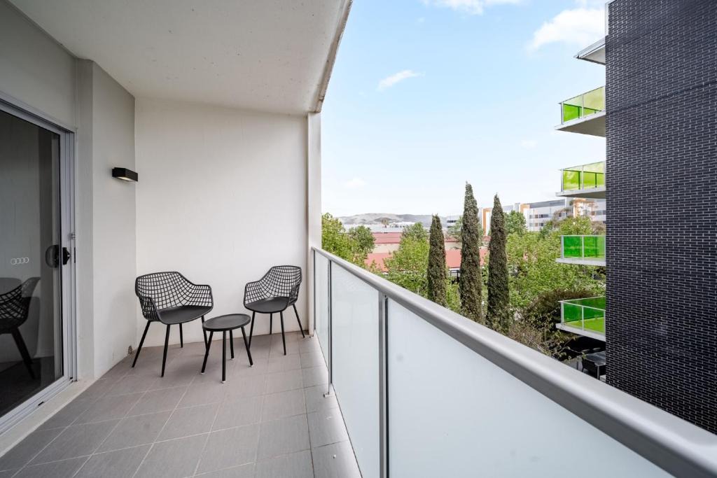 Greenway Apartment | Lakeside 1-Bed with AC, Parking & Balcony