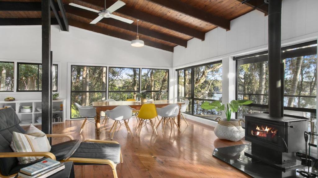 Copacabana House | Lakeside at Copacabana