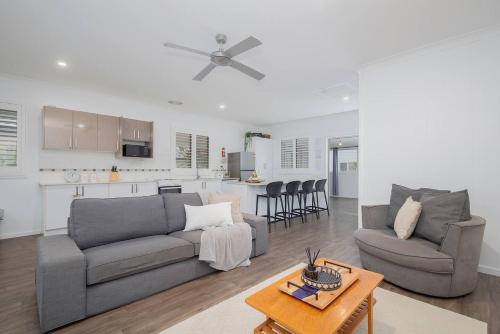 Pelican House | Lakeview Haven - Laid-back Days by Pelican Foreshore