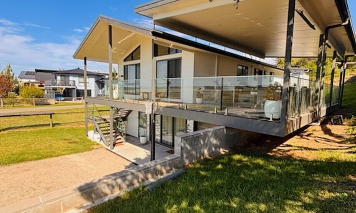 Venus Bay House | Lancaster Lodge. Pet Friendly Multi Family Retreat