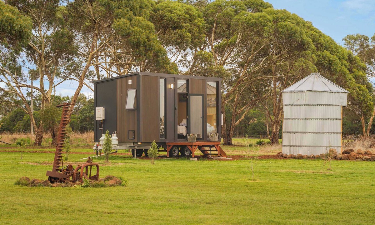 Purdeet House | Lara Grove Cottage 1 by Tiny Away