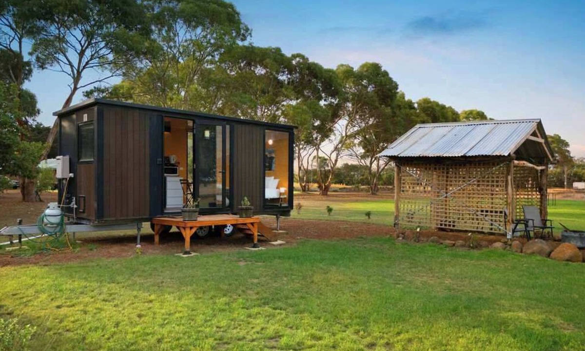 Purdeet House | Lara Grove Cottage 2 by Tiny Away