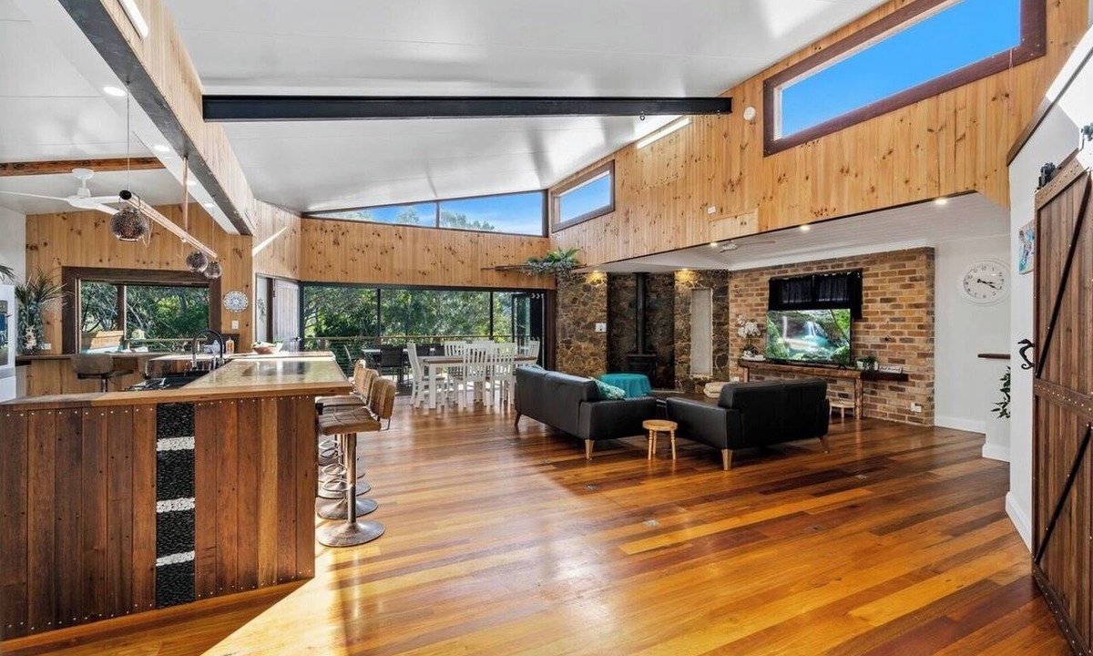 Hastings Point House | Large Beach Retreat with Ocean Breeze and Style