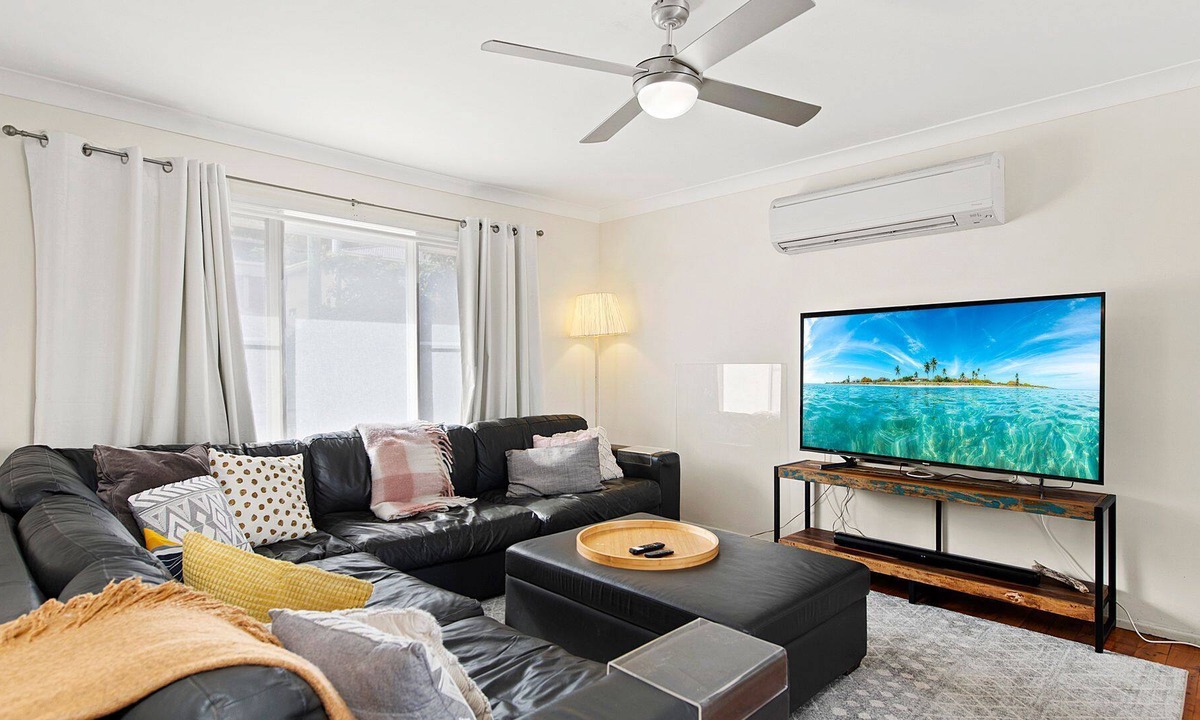 Fingal Bay House | Large Fingal Beach family home