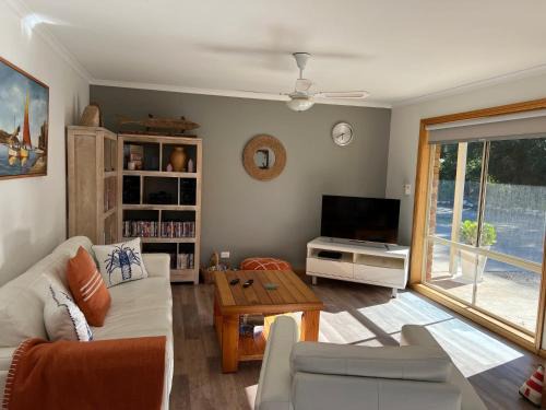 Waterhouse Villa | Lazy Sails Port - Pets welcome inside WiFi