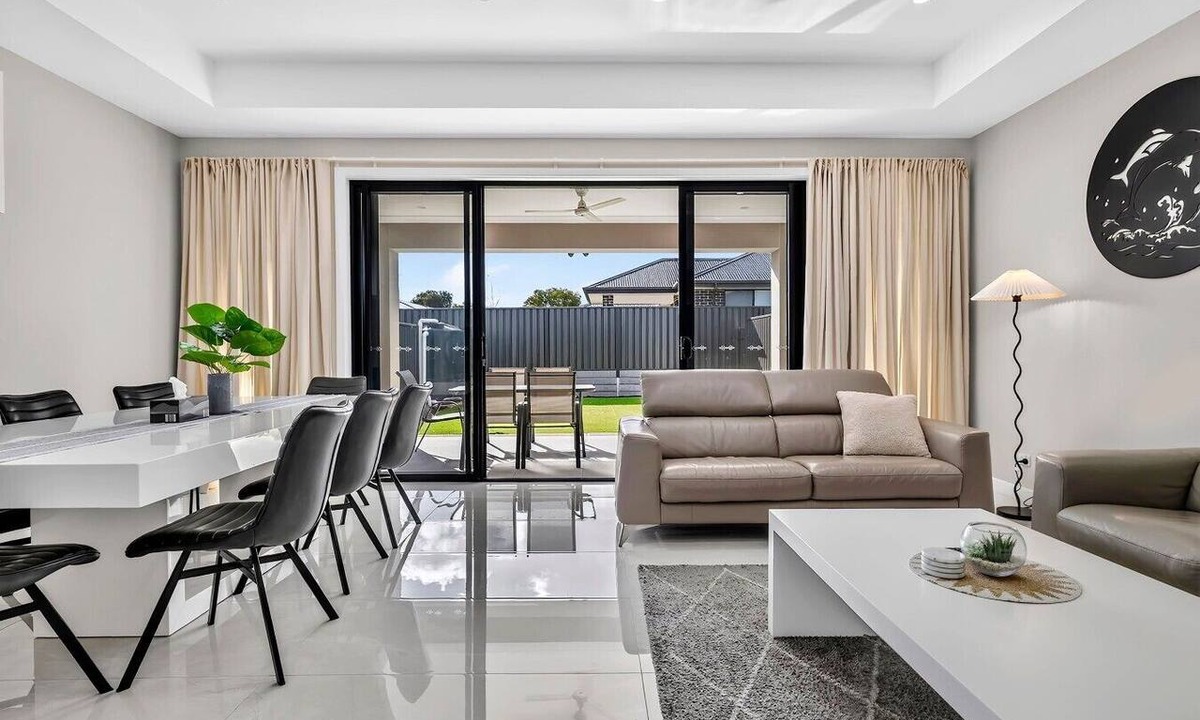 Northfield House | Leeds House | 4BR New Build, Alfresco, 15 Min CBD
