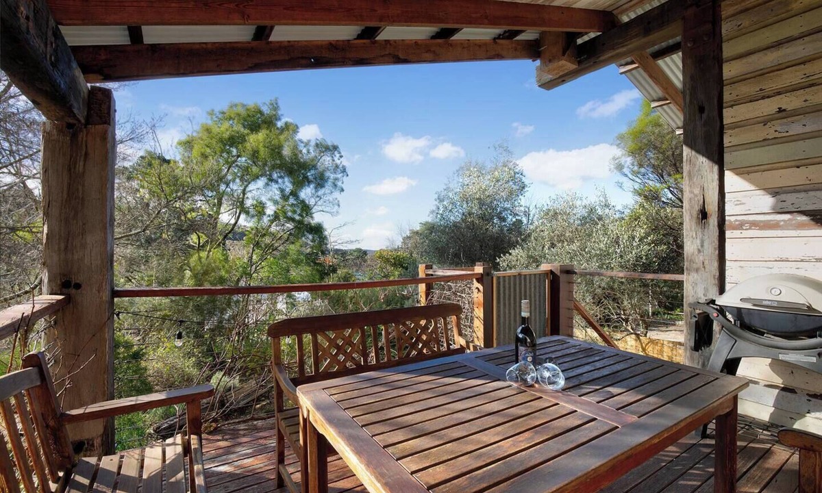 Leura Cabin | Leura Haven Homestead: Rustic Mountain Cottage