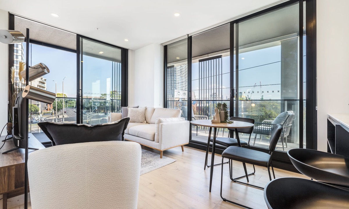 St Kilda Apartment | Light & Bright Apt Close to Beach & Fitzroy St