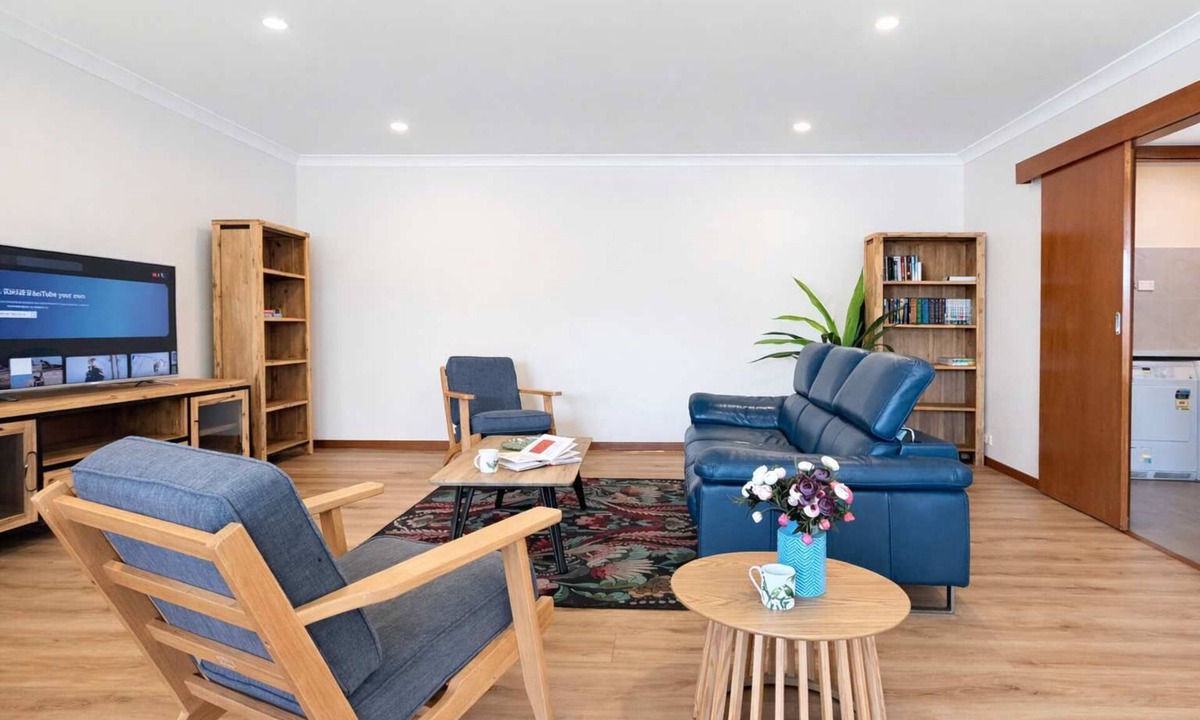 Alphington House | Light-Filled and Spacious 3BR Unit Near Yarra River