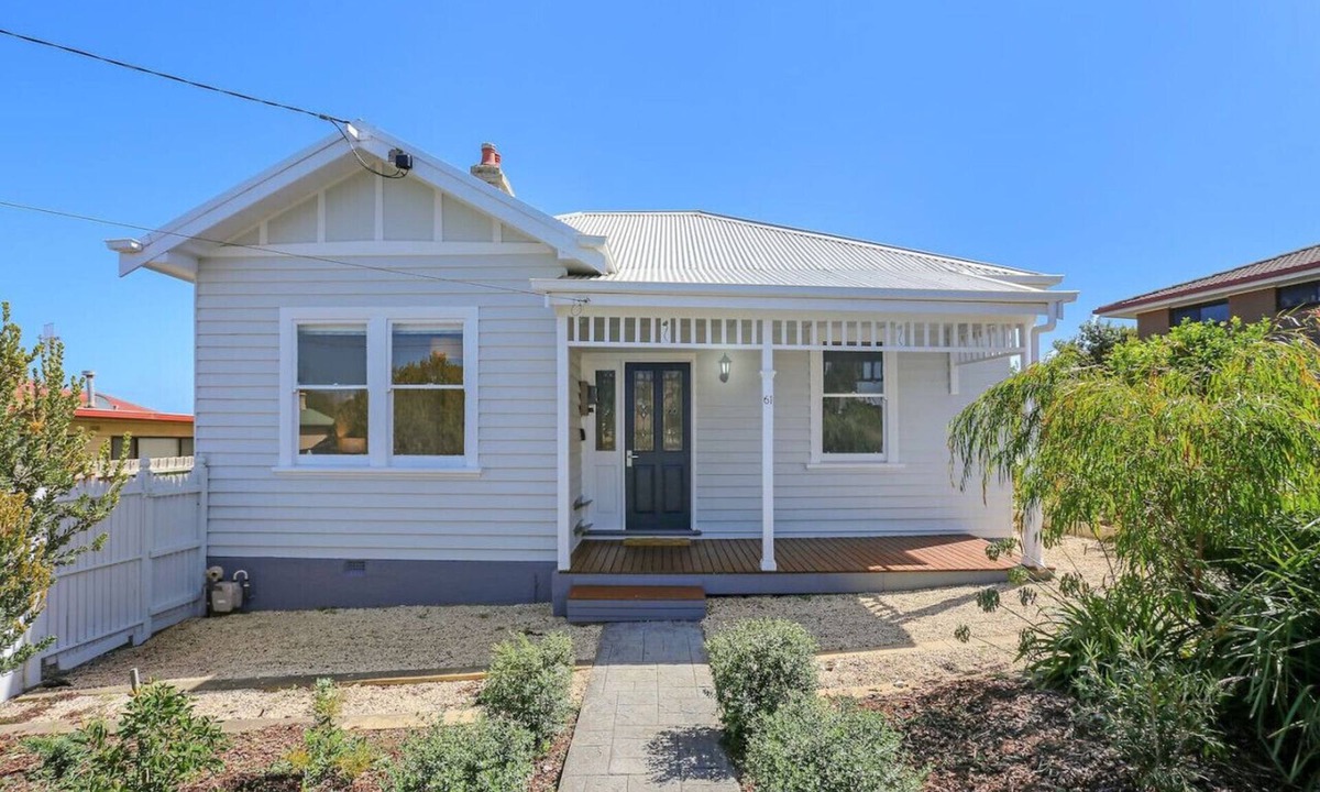 Warrnambool House | Light filled period home in beach suburb
