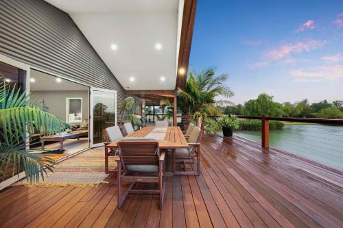 Keinbah Villa | Lilies Lakeside Spa Villa - 1 Bedroom