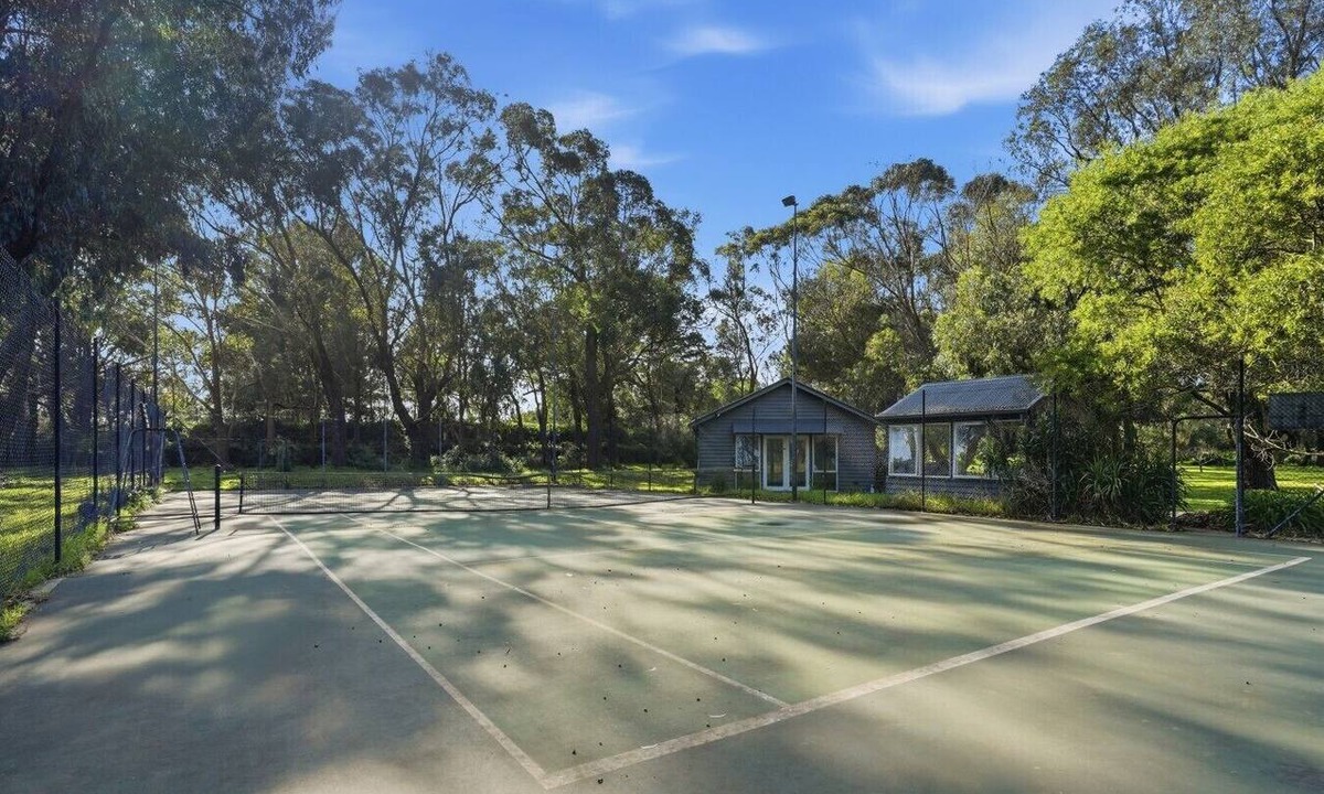 Connewarre House | Lings House - Private Tennis Court