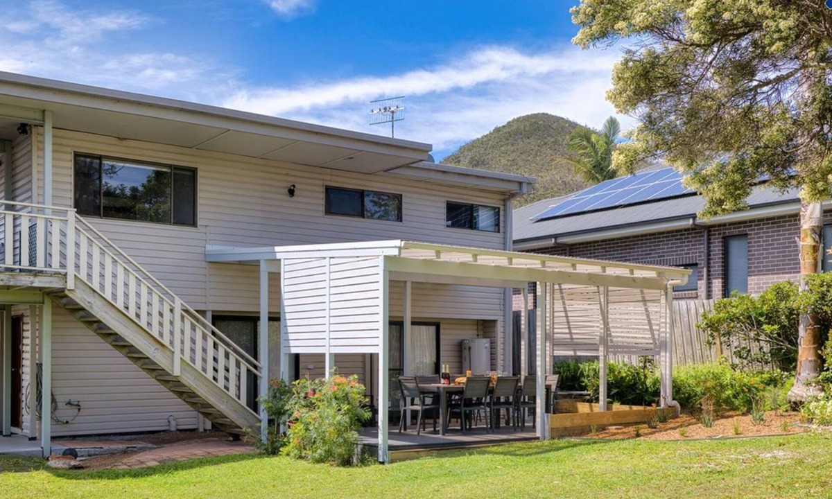 Shoal Bay House | Lionel Gem – walk to Shoal Bay beaches and shops