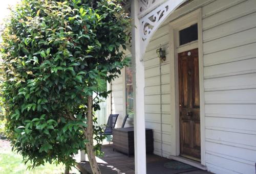 Invermay House | Little Gem City Cottage