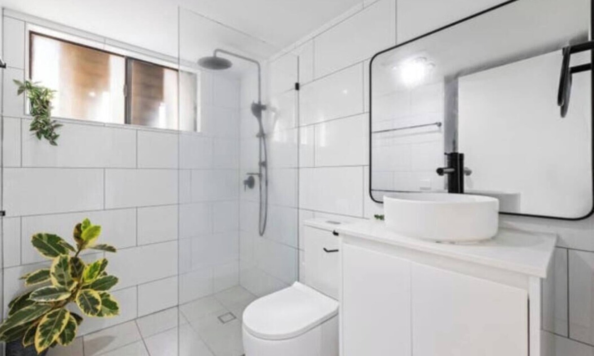 Tennyson Apartment | Liv golf walking distance.