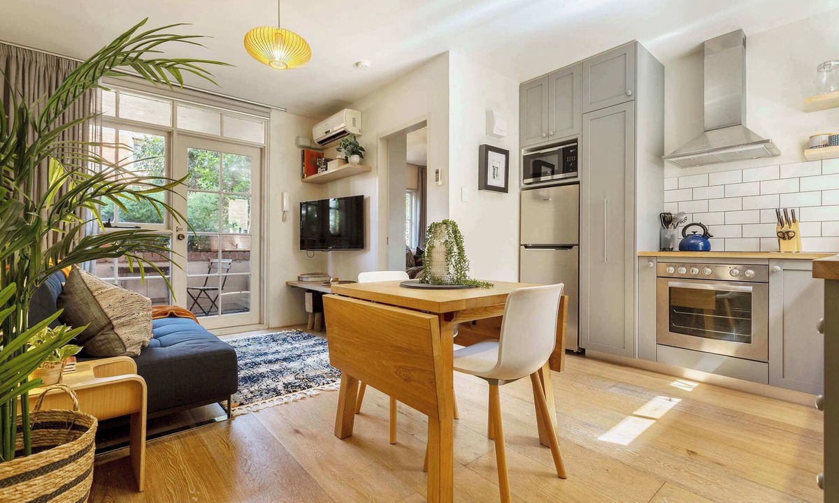 Fitzroy Apartment | Live like a Fitzroy local, steps from Gertrude St