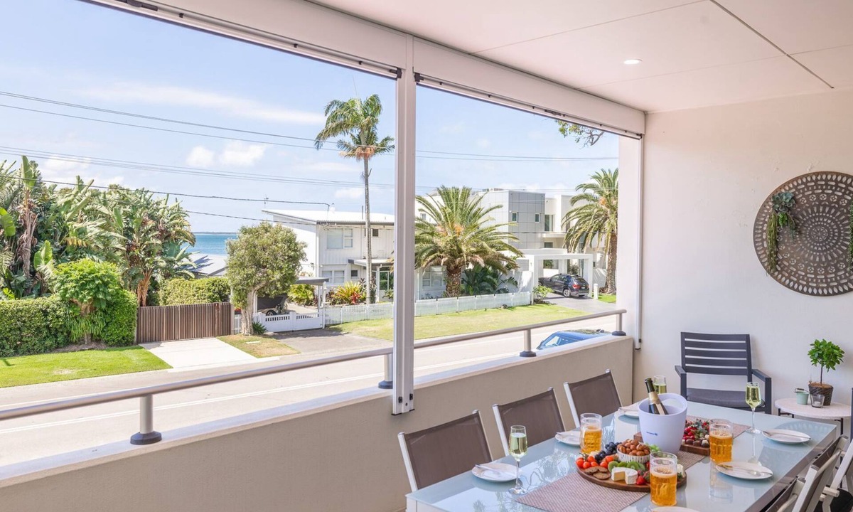 Corlette House | Living the dream, 7a Sandy Point Rd - views, air con, linen