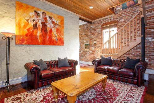 Beaconsfield House | Local Living