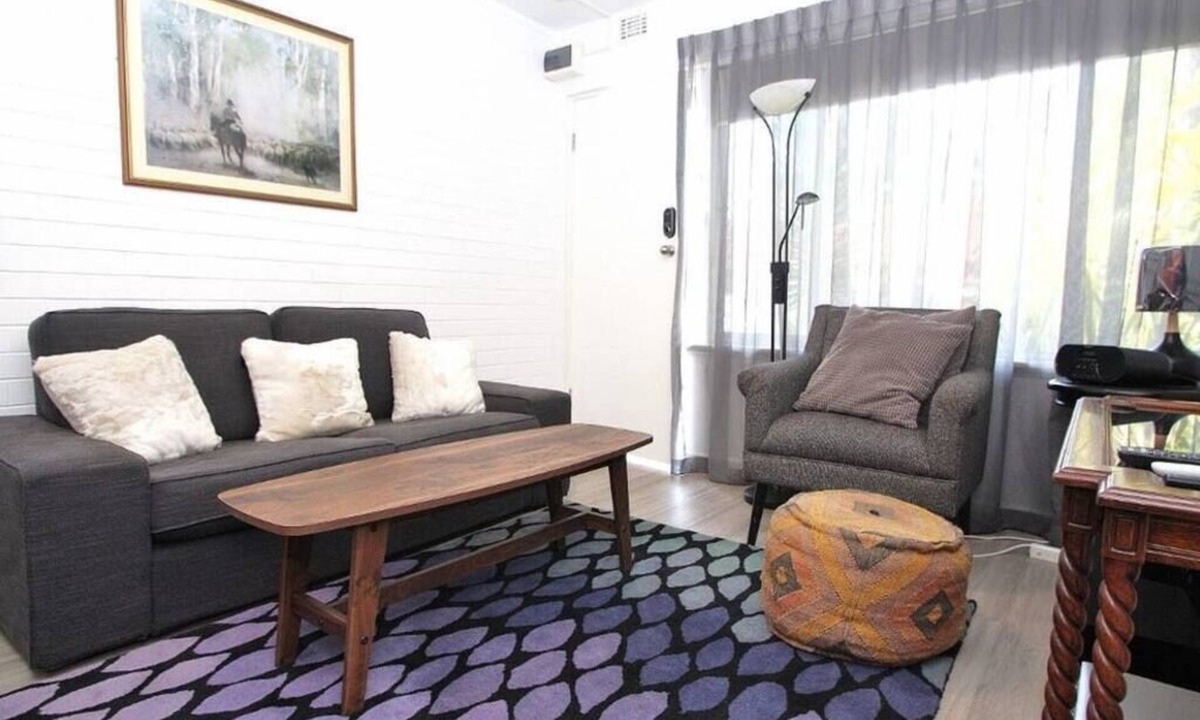 Crawley Apartment | Location Lifestyle Convience! Wifi Netflix Wine