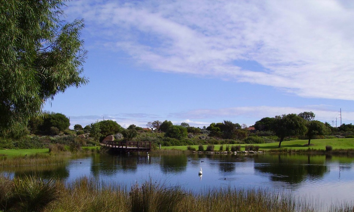 White Gum Valley Apartment | Location, location, location!!