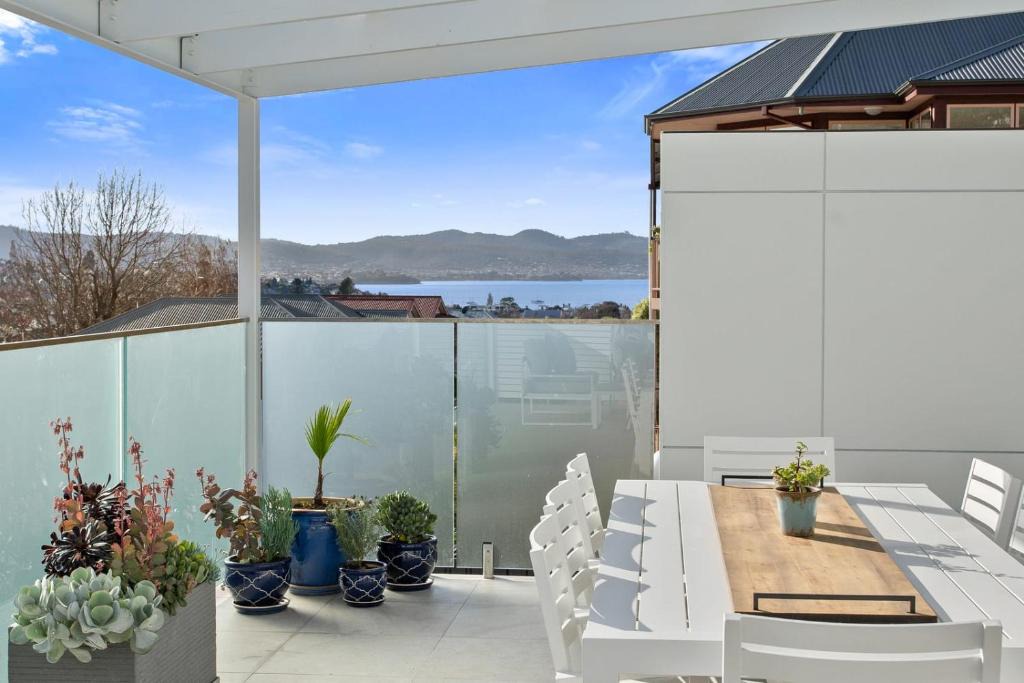 Sandy Bay House | Lord Street Villa - Spacious Comfort & River Views