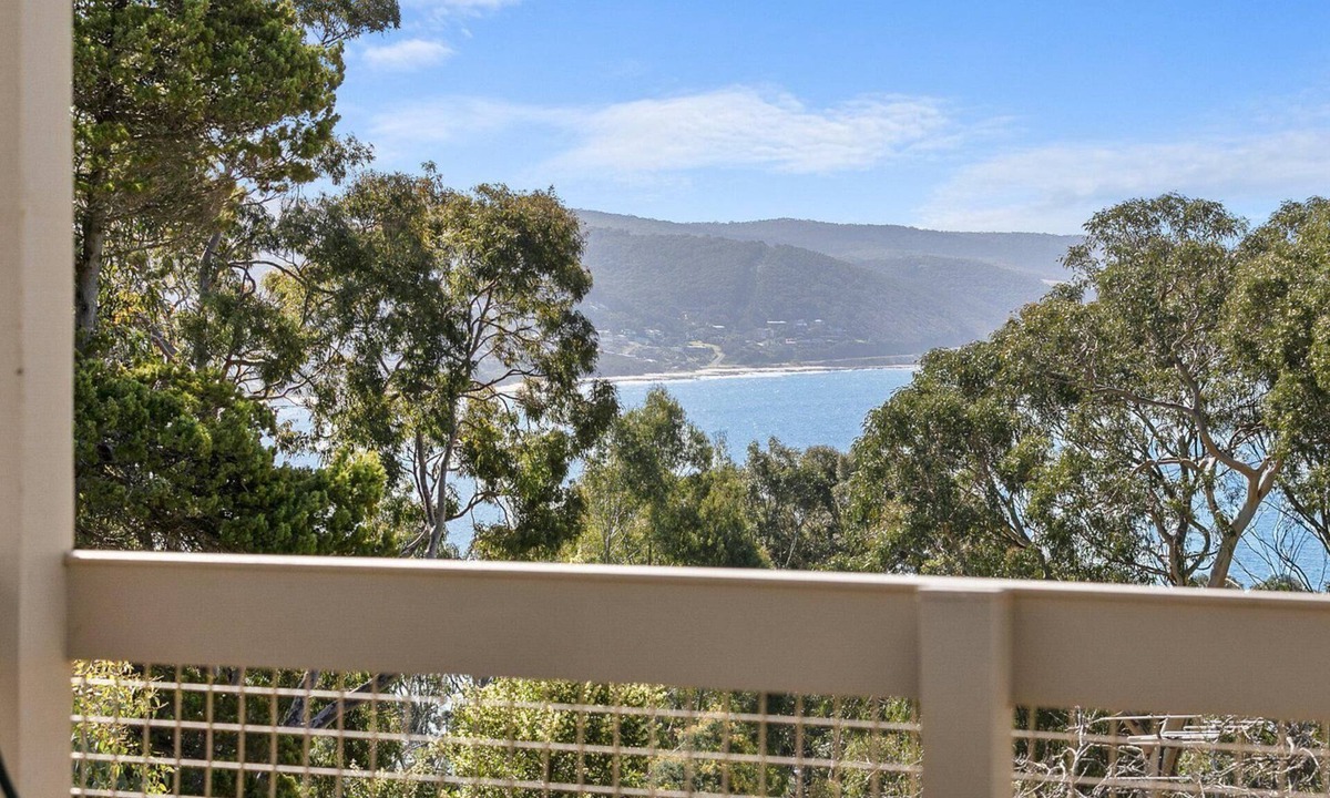 Lorne House | Lorne Lodge - Stylish, Views, WIFI, Wood Fire, Everything you Need