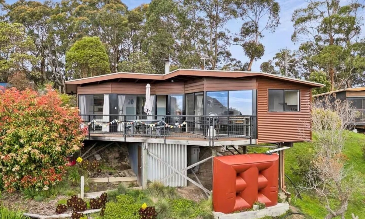 Lorne House | Lorne Treehouse Retreat with forest and ocean views