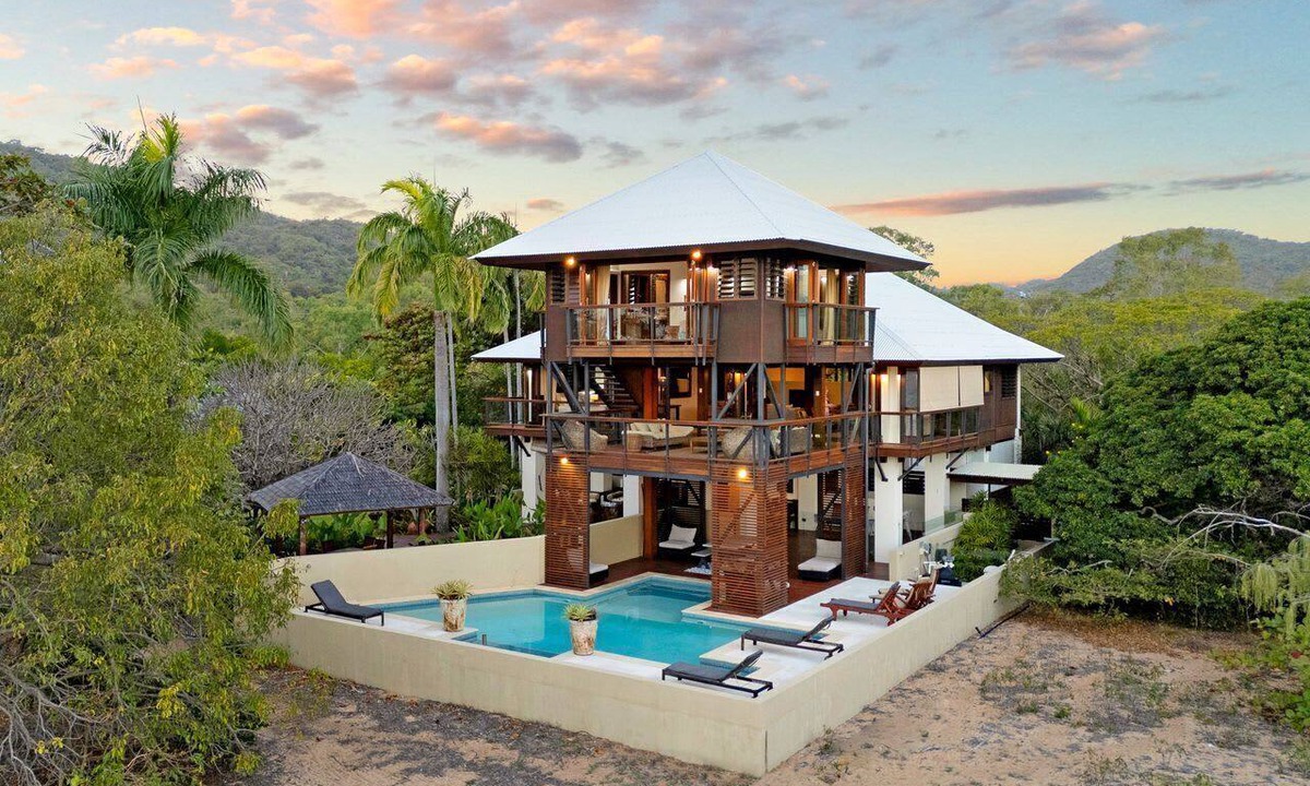 Horseshoe Bay House | Lotus House